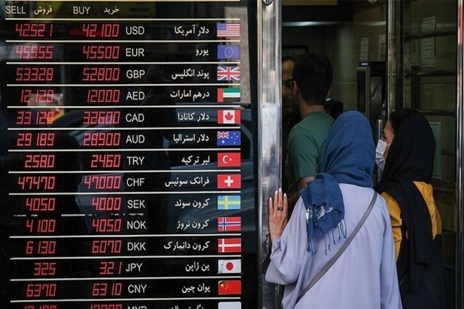 بازار ارز بر سر دوراهی